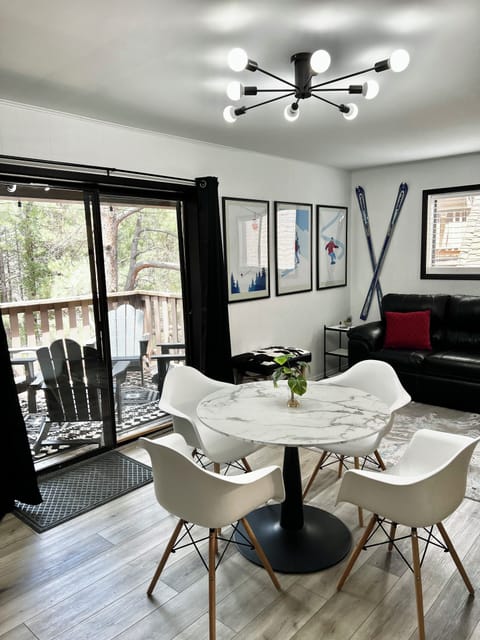 Living Rom/Dining Room