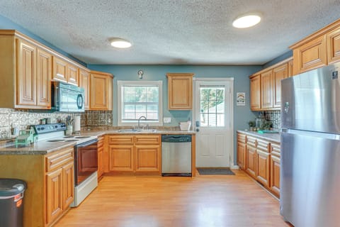 Kitchen | Cooking Basics | Drip Coffee Maker | Blender | Microwave | Toaster