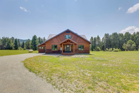 Marion Vacation Rental | 4BR | 3BA | 3,000 Sq Ft | 3 Steps to Enter