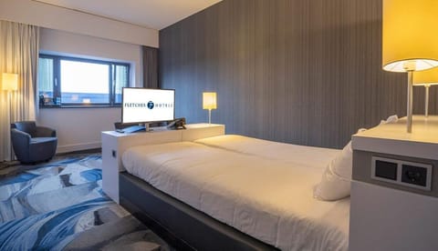 Unit with 2 Single Beds