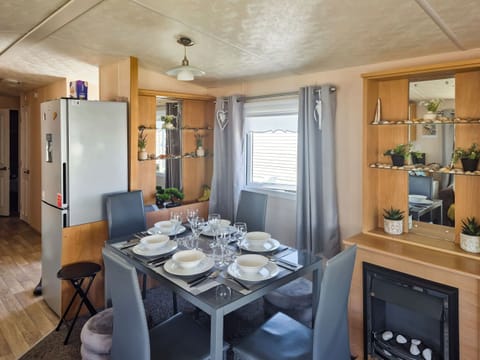 Dining Area | Black Sheep Retreat, Rhyl, near Towyn