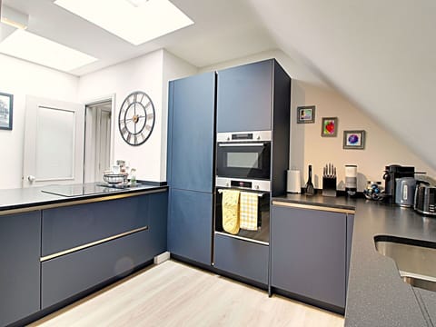 Kitchen, Kitchen Appliance, Interior Design, Countertop, Flooring, Wood, Major Appliance, Cabinetry, Kitchen Stove, Furniture