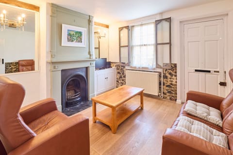 The Stone Cottage, Hythe - Host & Stay