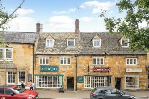 moreton in marsh highstreet honeystone