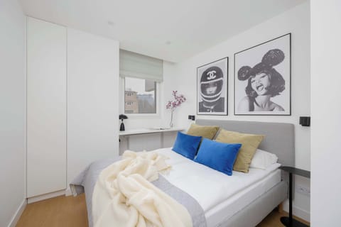 A quiet bedroom perfect for relaxing. 