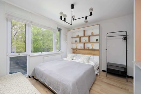 The bright space of the bedroom area, where a comfortable double bed ensures a restful night's sleep and recuperation after an eventful day.