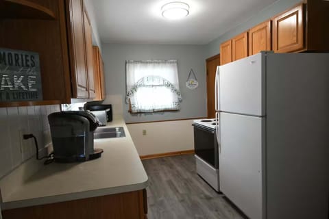 The cozy kitchen offers ample storage & every home comfort