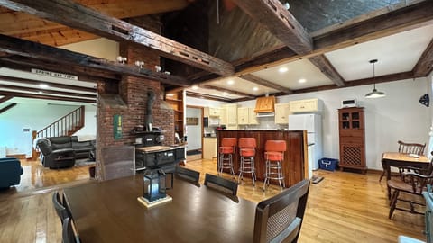 Dining & Kitchen Area