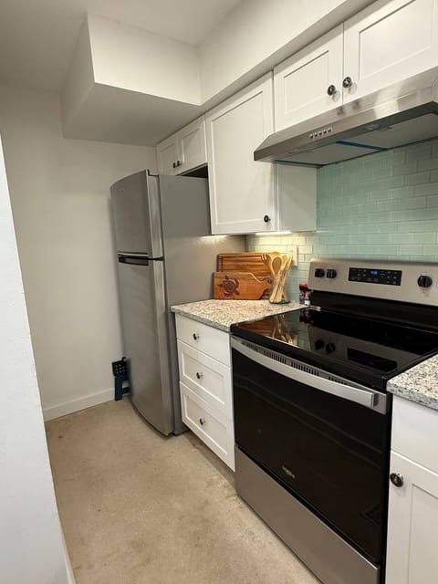 Full kitchen includes fridge/freezer, stove, oven, microwave, toaster, & blender