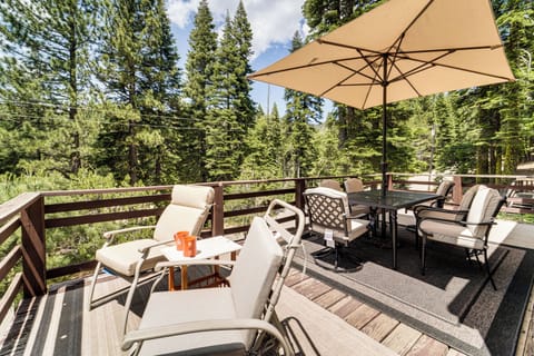 Sierra City Vacation Rental | 2BR | 1BA | 1,176 Sq Ft | Stairs Required