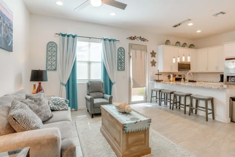 Living Room | Central A/C & Heating | Free WiFi