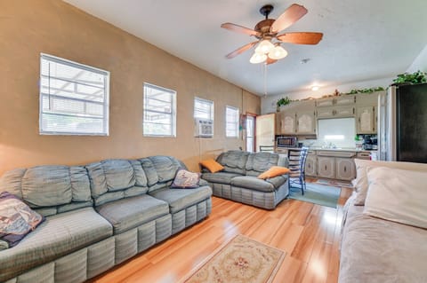 Living Room | Twin Bed | Smart TV | Free WiFi