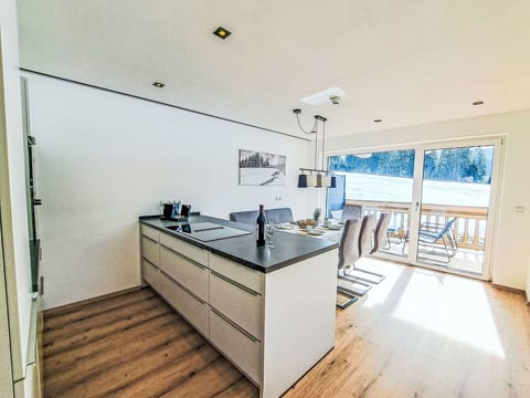 Flooring, Wood, Floor, Wood Flooring, Interior Design, Kitchen, Home, Room, Countertop, Laminate Flooring