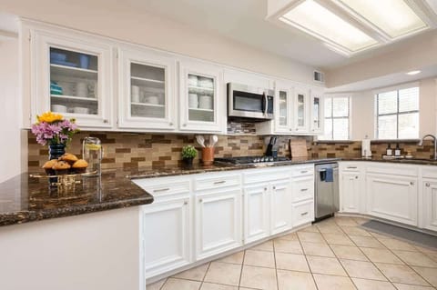 Gourmet Kitchen: Whip up culinary delights in this bright, modern space with stylish decor!