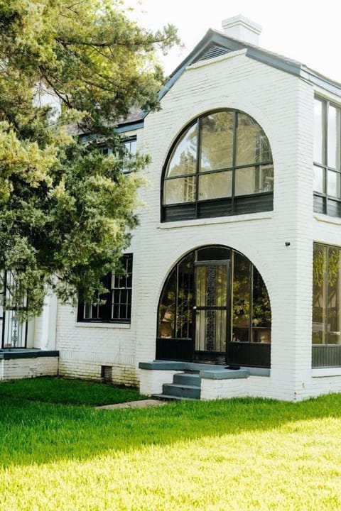 Welcome to your cozy Cloverdale apartment