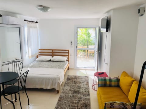 Bedroom. 1 double bed and a sofa that turns into a bed.