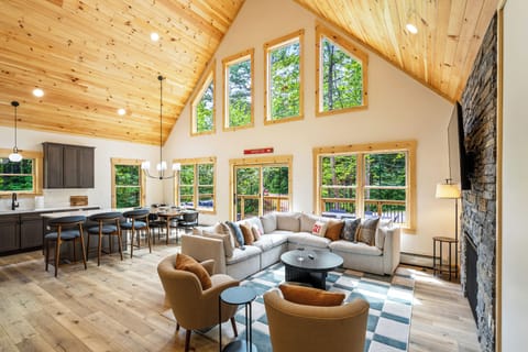 Experience the best of Maine! Your open-concept mountain getaway.