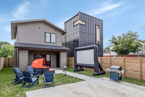 Grill, chill, and thrill! Enjoy open-air movies, sizzling BBQ, and laid-back vibes in our dreamy backyard setup.