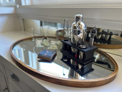 Dining Room - Barware, wine and cocktail glasses provided