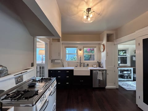 Kitchen - Gas range, dishwasher