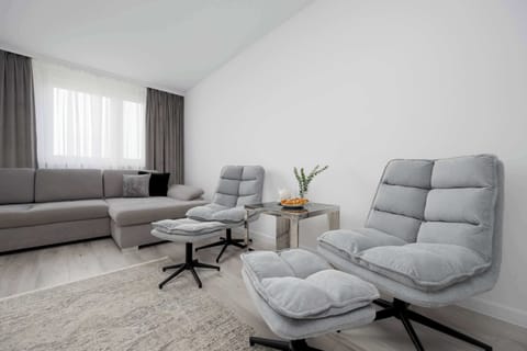 A bright lounging corner with cozy armchairs invites you to unwind after a day full of activities.