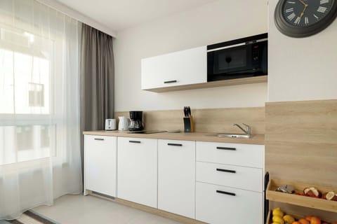 In the kitchenette you will find a stove, oven, microwave oven that is the essentials for preparing a delicious meal.