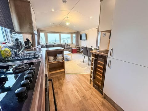 Whether you are planning ahead for your 2026 holidays or looking for a spontaneous last-minute break, this property on Seawick Holiday Park offers the perfect base for your coastal adventure.