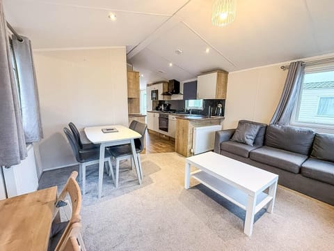 The base of this classic caravan is its wonderfully spacious open-plan lounge and dining area, designed for connection and comfort. Relax together after a day of adventure on the Essex coast.