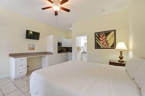 Naples Vacation Rental | Studio | 1BA | 1 Small Step Required | 300 Sq Ft