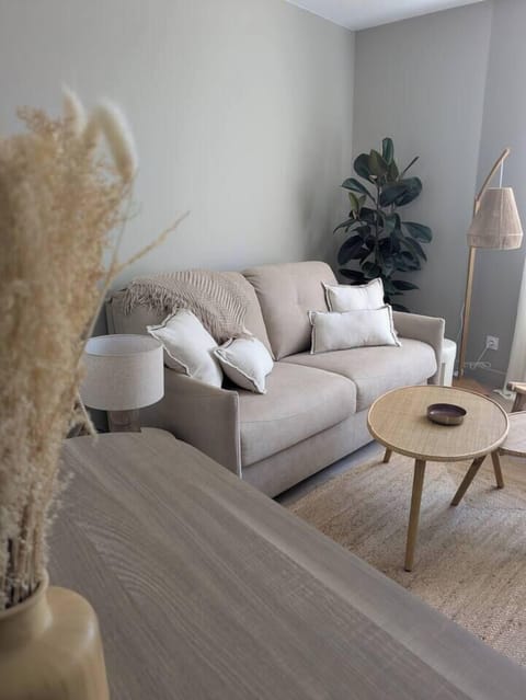 b03d00a7-401e-4969-8ee4-cd51f1cca187