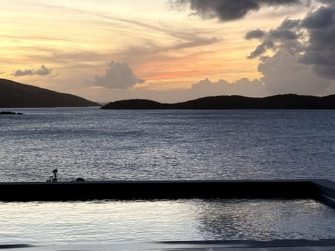 As the sun sets, the pool reflects the day’s final notes in perfect harmony with the sea.
