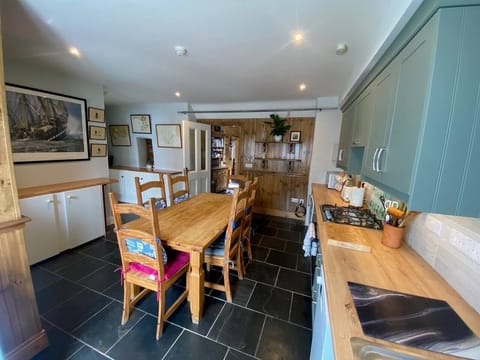 62f8e728-5220-4faf-a25c-4706075f9dca