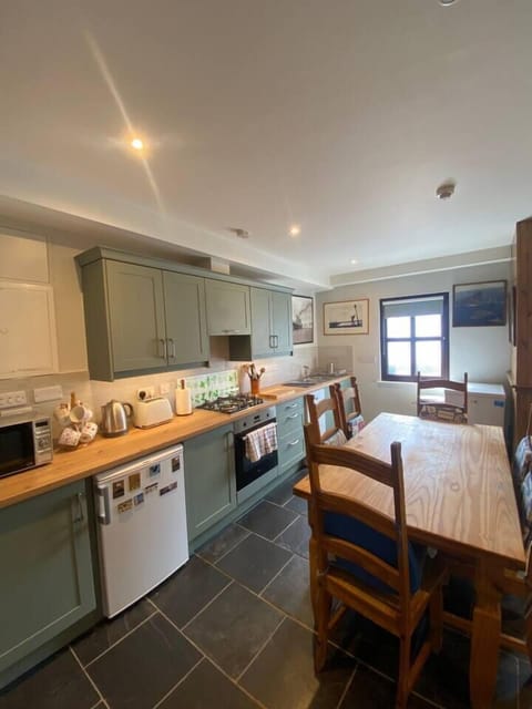 80b2519f-ef1a-4b48-875d-6806a2451dc9