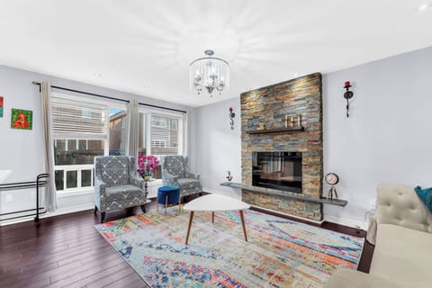 Charming and adorned living space that provides an inviting atmosphere!
