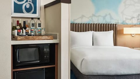 Unit with King bed. Exact unit will be assigned upon arrival. Views, colors, and decor may vary.