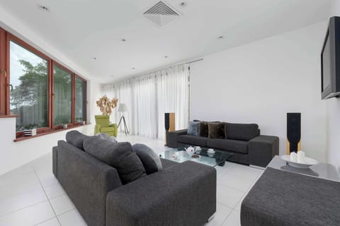 Spacious and bright living area with comfortable seating and modern decor.

