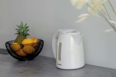 Carefully selected countertop accessories bring a homely feel and pleasing aesthetic.

