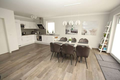 Essbereich mit Küche