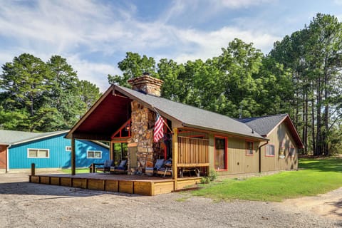 Lakeview Vacation Rental | 4BR | 2BA | 1,500 Sq Ft | 2 Steps Required