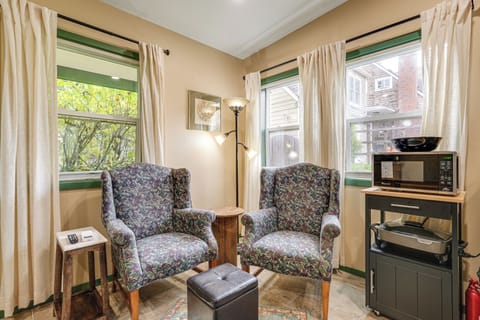 Lounge Area | Dining Table