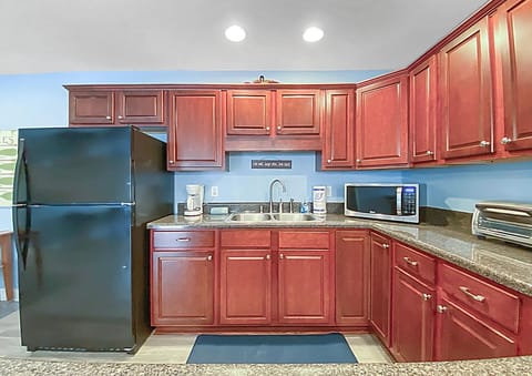 Middle floor kitchen - No range/oven
Fully stocked