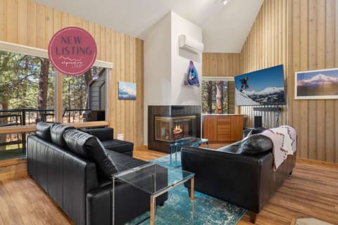 Gorgeous leather sofas, sofa sleeper