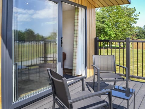 Terrace | Fairways Retreat 3 - Cottingham Parks, Cottingham