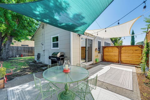 West Sacramento Vacation Rental | 3BR | 1BA | Steps Required | 1,100 Sq Ft