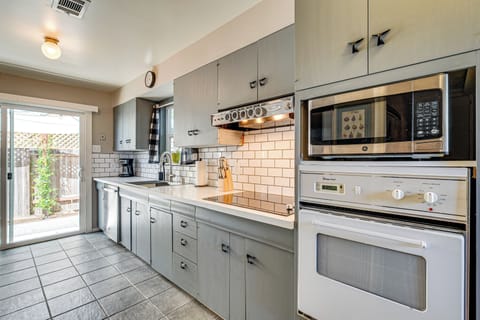 Kitchen | Cooking Basics | Coffee Maker | Washer/Dryer