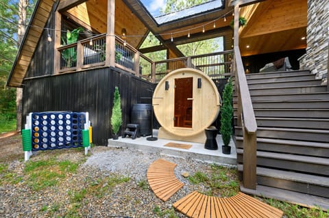 Sweat it out, then game it out! Enjoy a refreshing session in the sauna followed by a round of Giant Connect 4—because your backyard is all about balance.