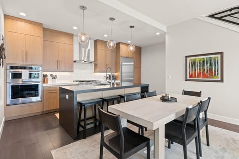 Klaim Retreats 11753