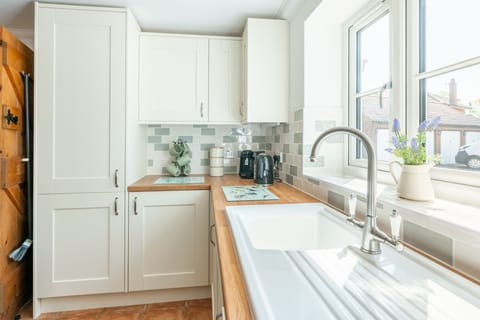 Ground floor: Well-equipped kitchen with Rangemaster oven, dishwasher, washing machine, fridge/ freezer and microwave and cafetiere