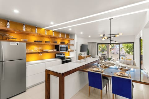 Cabo Oasis: Sleek modern design, perfect for entertaining friends and family!