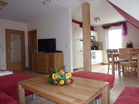 Wohnzimmer mit Küche